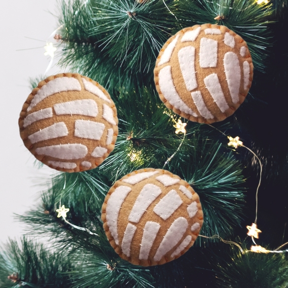 Concha Ornament Handmade Felt Craft - 3 pcs - Picture 1 of 3